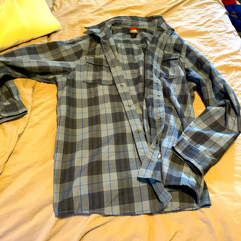Men’s north face button up